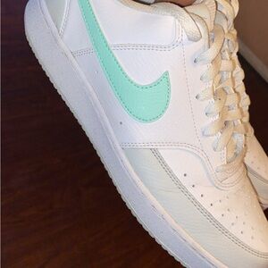 2 pairs of Nike shoes